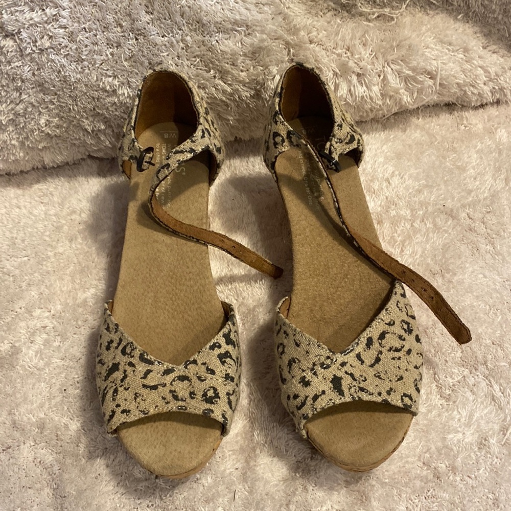 Leopard Toms wedge sandals